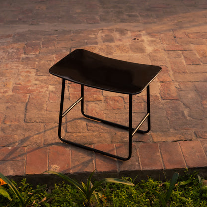 Qaus Stool
